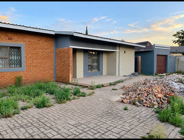 3 BEDROOM FREEHOLD FOR SALE IN VANDERBIJLPARK SW 1